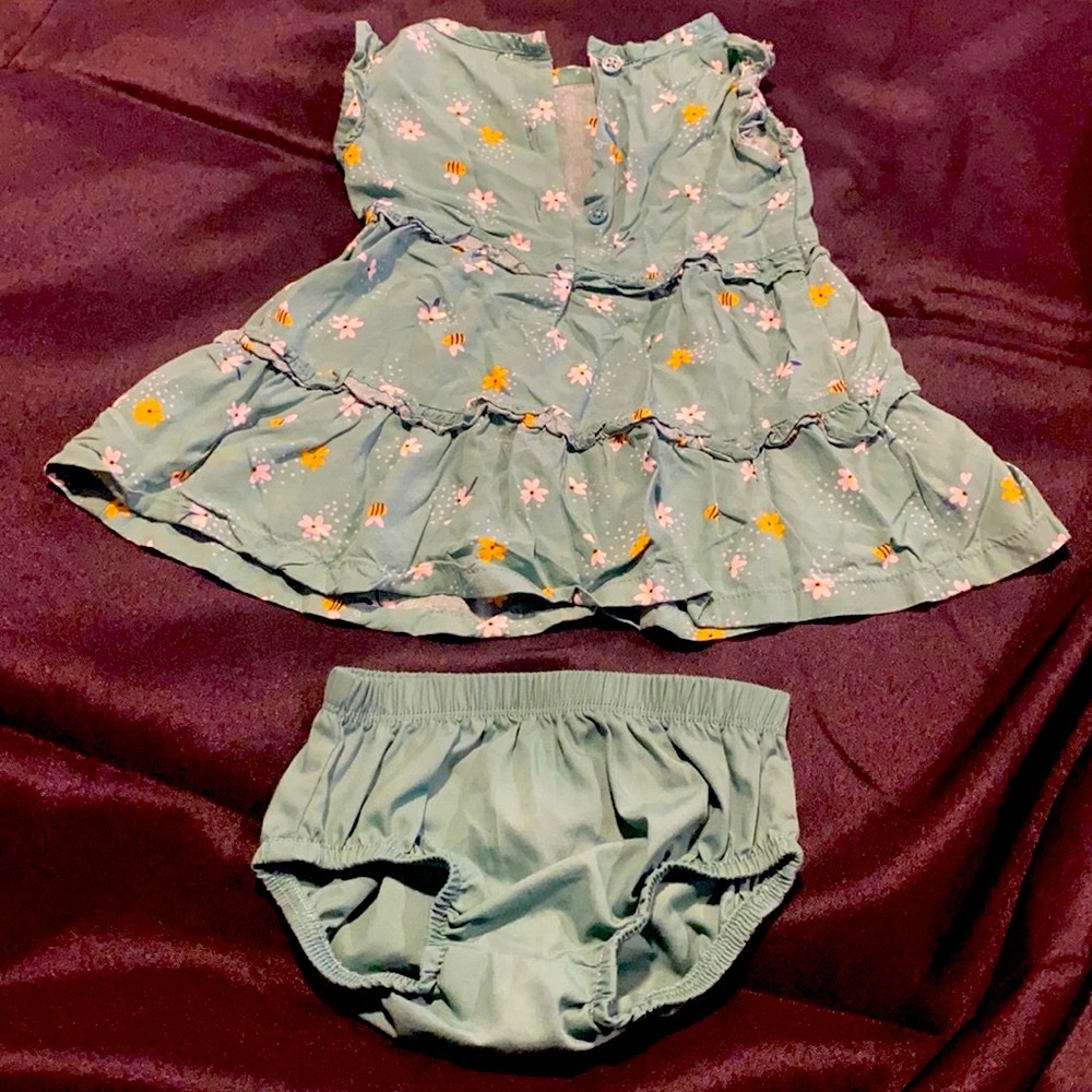 2 piece Green Bumble Bee Floral Set